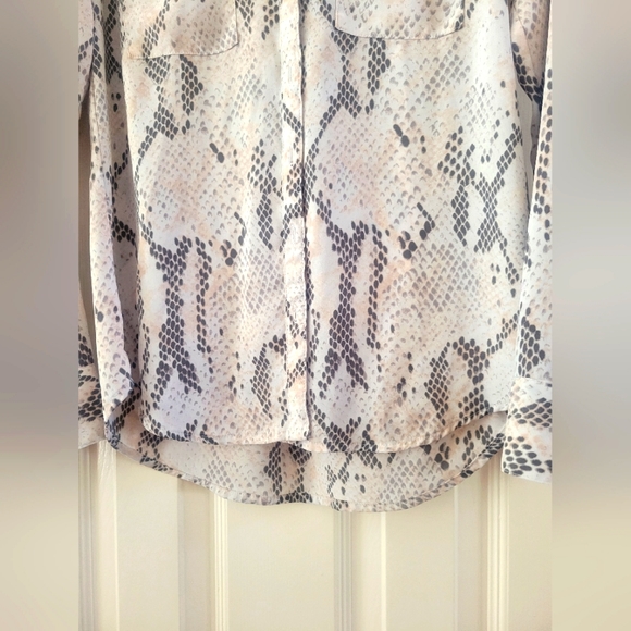 Express Portofino, Snake skin pattern, button up, Blouse sz XS/TP - Picture 4 of 7